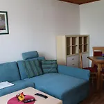 Jacqueline Sankt Kanzian am Klopeiner See