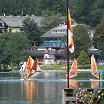 Jacqueline Sankt Kanzian am Klopeiner See