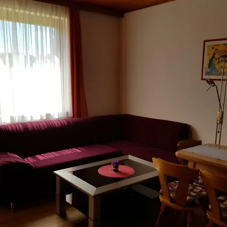 Jacqueline Sankt Kanzian am Klopeiner See