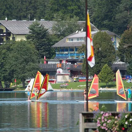 Jacqueline Sankt Kanzian am Klopeiner See