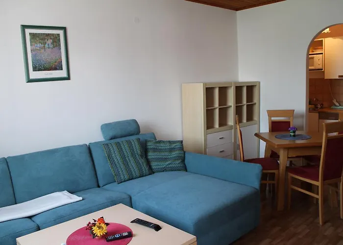 Jacqueline Sankt Kanzian am Klopeiner See