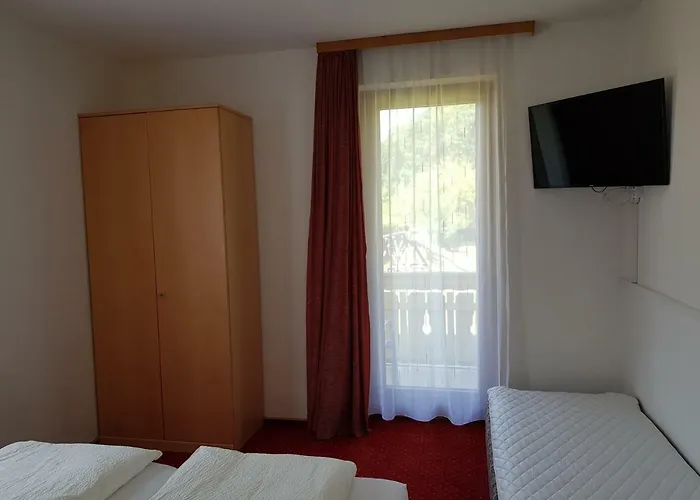 Jacqueline Sankt Kanzian am Klopeiner See